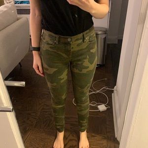 Camo skinny jeans